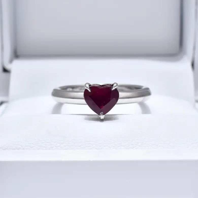 Pierścionek z rubinem naturalnym